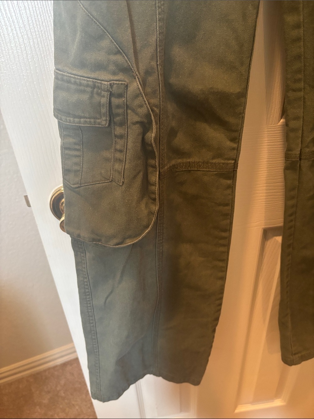 Brandy Melville Olive Green Kim Low-Rise Cargo Pants Utility Trousers size S - Picture 5 of 8